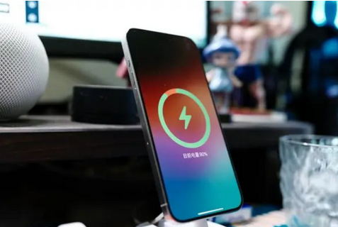 陆丰苹果15换屏服务分享用什么充电器给iPhone15充电更好 